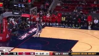 Kevin Porter Jr. for the Rockets slams it over Tyler Herro!